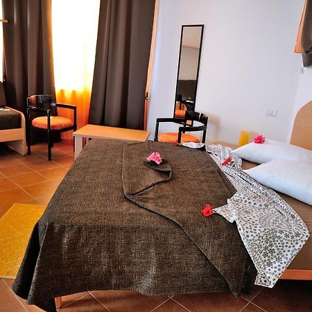 Hotel Hr Costa Rei มูราเวรา ภายนอก รูปภาพ